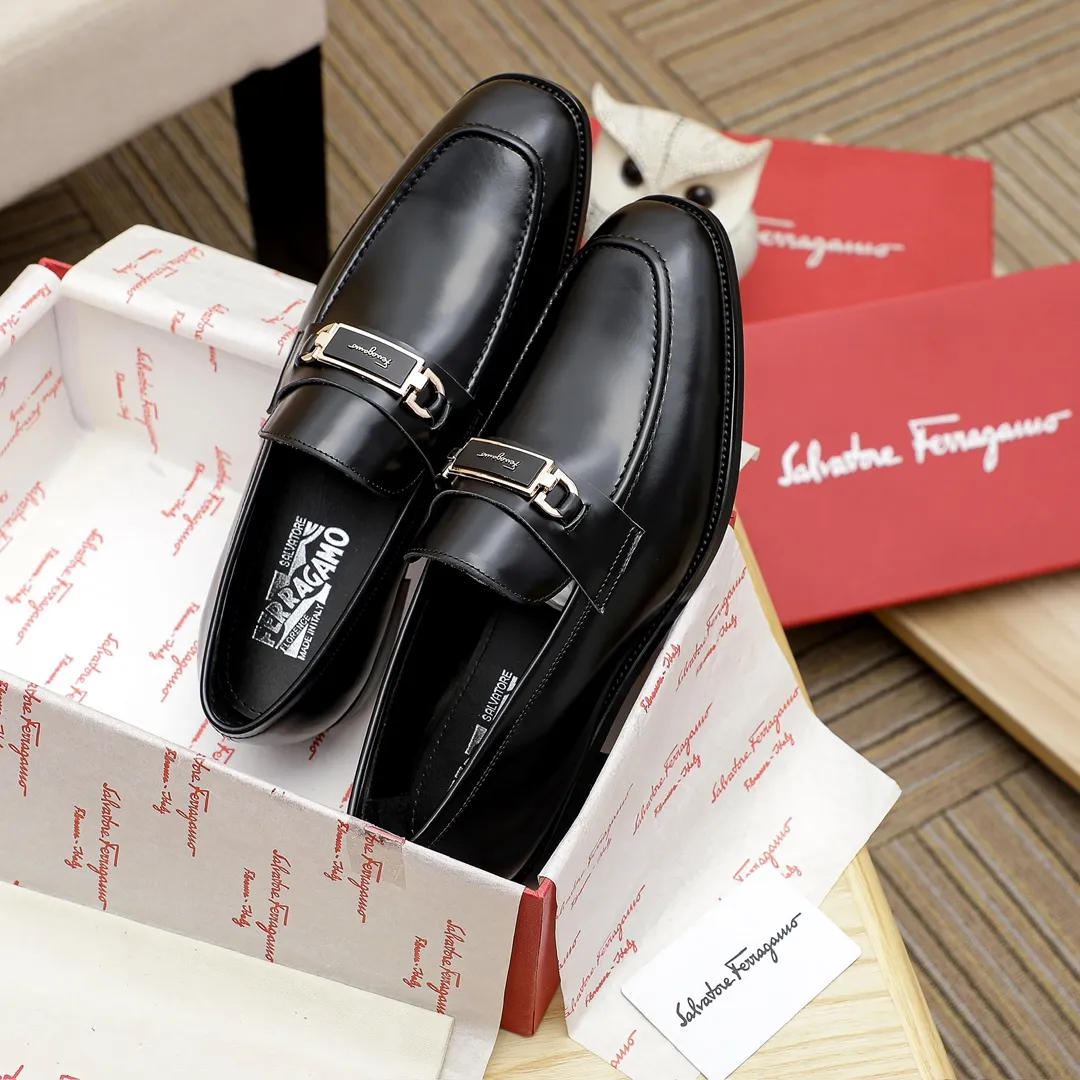 Factory price 460 🔥Ferragamo's new men's casual slip-on shoes🇨🇳Official website original 1:1 mold opening, original quality💯Fine workmanship, high-end luxury☘The upper is made of imported Italian first-layer cowhide🌴Water-dyed🐂Leather lining🍓Rubber wear-resistant and non-slip outsole, breathable and comfortable to wear🍍The first choice for high-grade men, black is optional! Code number 38-44 (45.46. Can be customized)